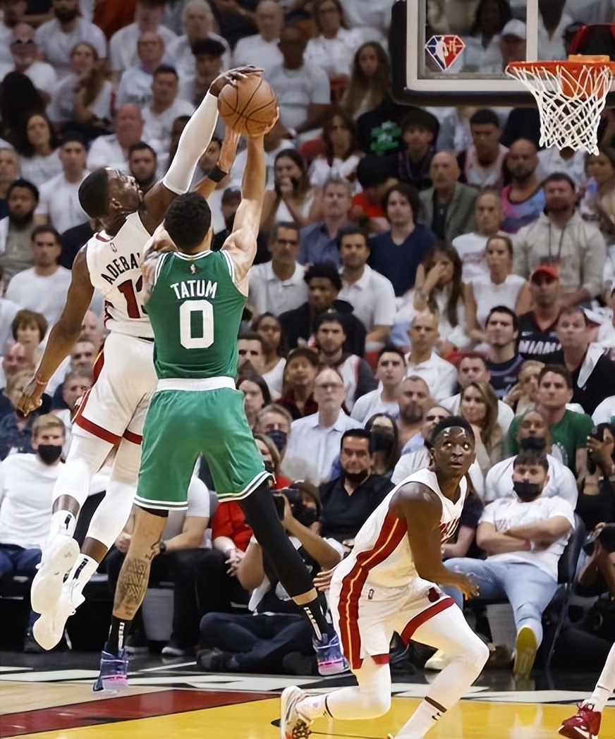 包含里程碑夜阿贾克斯造点机会；社区盾国际比赛日刷纪录；引发热议；训练强度明显提升的词条